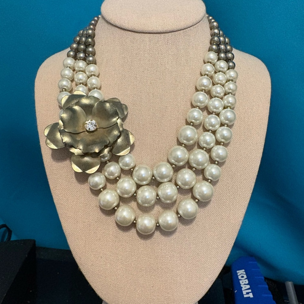 betsey johnson necklace 17-21” faux pearl multi chain silver tone flower